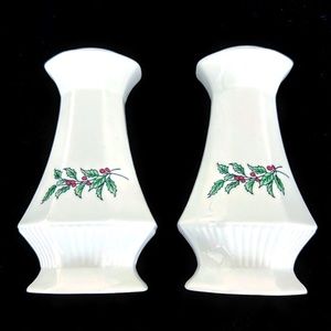 NIB NIKKO Christmastime Salt & Pepper Shakers